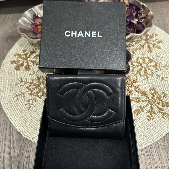 Chanel Bifold black wallet this is in good condition comes with OG Box and Tissu - Picture 10 of 15